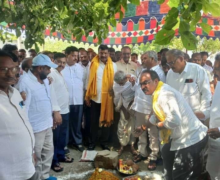 పొదిలిలో రోడ్లు,కాలువలకు శంకుస్థాపన - Udayam