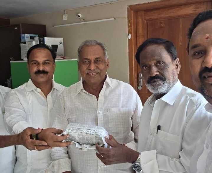 కైలాస ధామం నిర్మాణానికి రూ.10 లక్షల విరాళం - Udayam