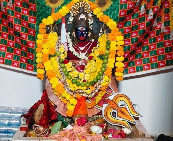 మహిషాసుర మర్దిని అలంకారంలో అమ్మవారు - Udayam