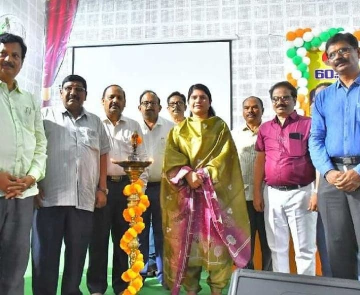 100% అక్షరాస్యతే లక్ష్యం: కలెక్టర్