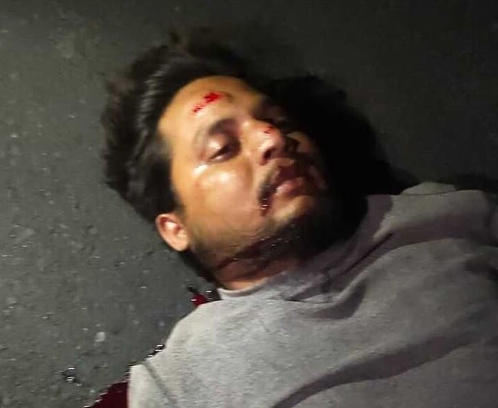 కుక్క అడ్డురావడంతో బైక్ అదుపుతప్పి యువకుడి మృతి