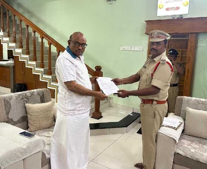 ఎమ్మెల్యే హౌస్ అరెస్ట్ - Udayam