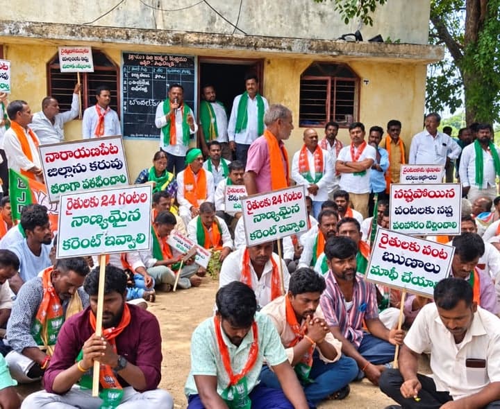 జక్లేర్లో 24 గంటల కరెంట్ కోసం ధర్నా