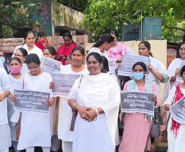 హెల్త్ సెక్రటరీల విలీనంపై కలెక్టర్కు వినతి - Udayam