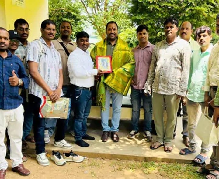 వాసుదేవరావుకు ఘన సన్మానం - Udayam Digital