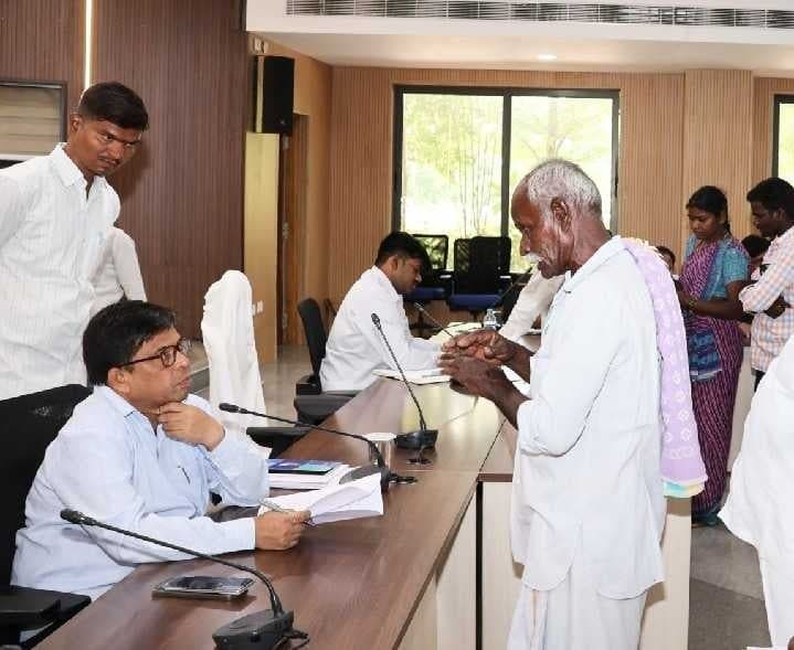 ప్రజావాణి అర్జీలను త్వరగా పరిష్కరించాలి - Udayam