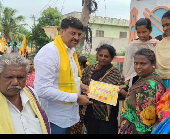 చెరువు ఉప్పరపాలెంలో ఎమ్మెల్యే పర్యటన - Udayam