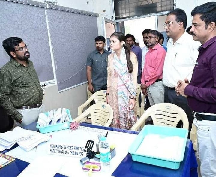 నామినేషన్ల ప్రక్రియపై కలెక్టర్ సూచనలు - Udayam