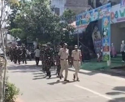 అద్దంకిలో పోలీసుల కవాతు - Udayam