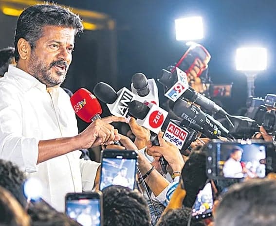 ఓటు హక్కుపై తీవ్ర కుట్ర - Udayam