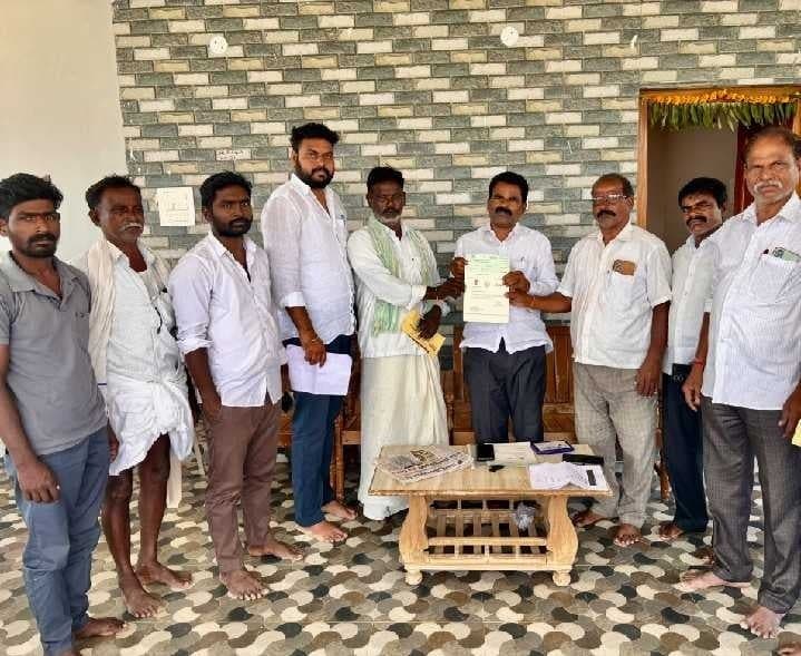 ఊట్కూర్లో CMRF చెక్కుల పంపిణీ - Udayam