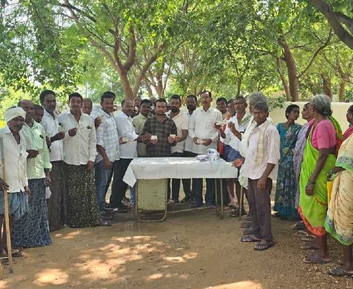 అర్హులకు స్మార్ట్ రేషన్ కార్డులు - Udayam
