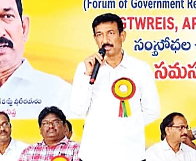 గురుకుల ఉద్యోగుల సమస్యలపై విద్యాసాగర్ - Udayam