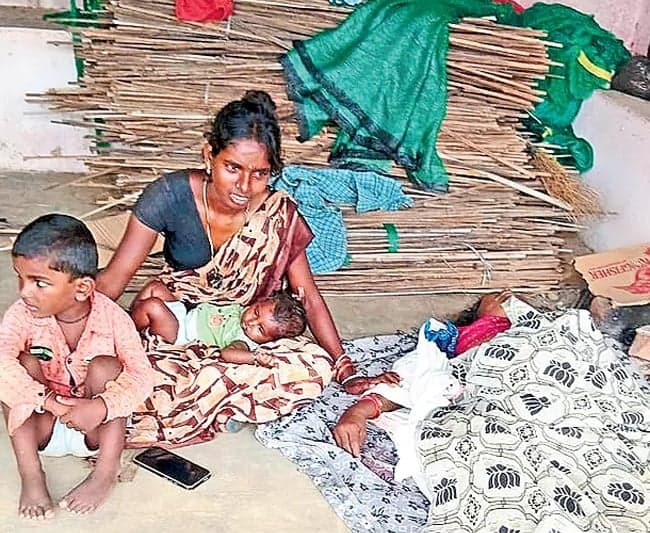 శ్మశానవాటికలో నివాసం.. తల్లి మృతితో అభాగ్యురాలి రోదన - Udayam