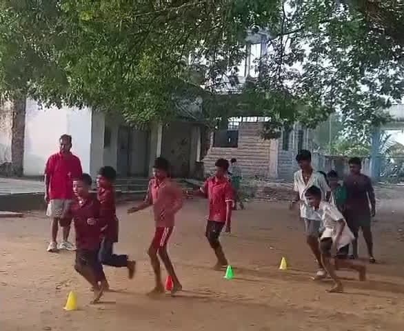 బెజ్జూర్లో విద్యార్థులకు ఉచిత క్రీడా శిక్షణ - Udayam
