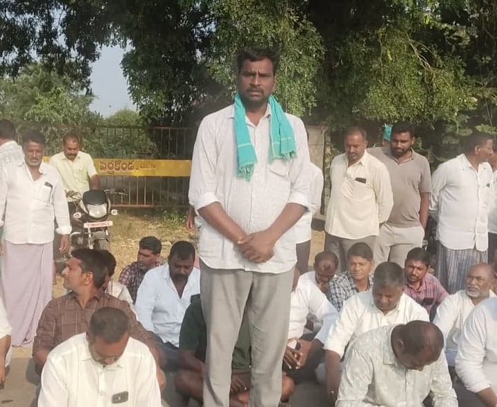 కోమటికొండాపూర్ రైతుల రాస్తారోకో - Udayam
