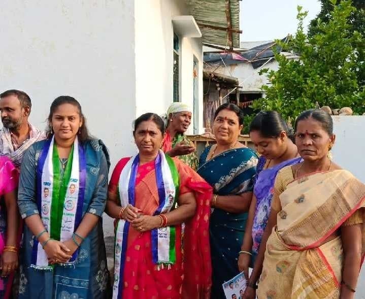 వీరప్పగారిపల్లిలో వైసీపీ అభ్యర్థి ప్రచారం - Udayam