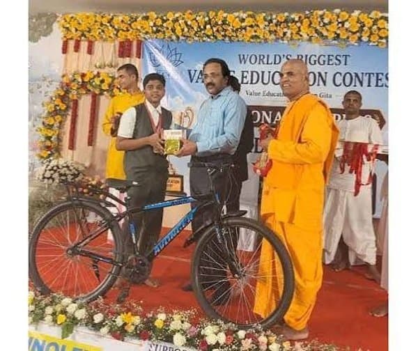ఇస్రోను సందర్శించిన గోదావరిఖని బాలమేధావి రిశ్విక్ - Udayam Digital
