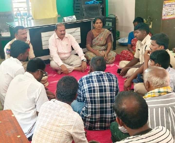 కుల వివక్షపై కఠిన చర్యలు: అధికారులు - Udayam