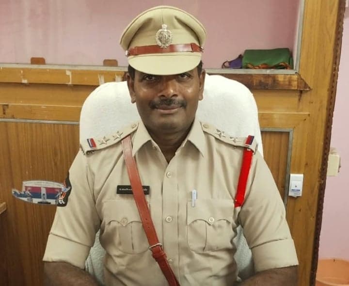 కడప 2-టౌన్ ఎస్సైగా మధుసూదన్రెడ్డి - Udayam
