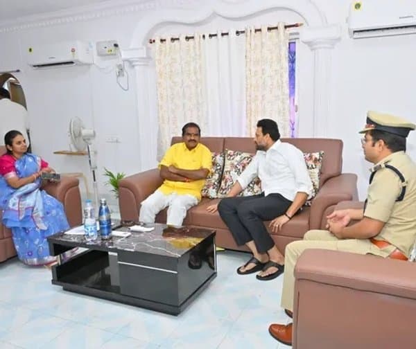 కర్నూలులో మంత్రుల భేటీ: అభివృద్ధిపై చర్చ