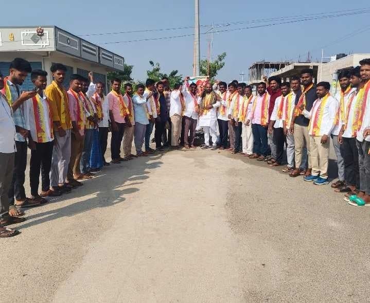 పండుగ సాయన్న విగ్రహ ఏర్పాటుకు సహకరిస్తా - Udayam