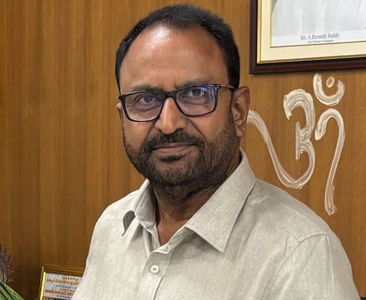 పెన్షన్లకు అర్హులు దరఖాస్తు చేసుకోవాలి - Udayam Digital
