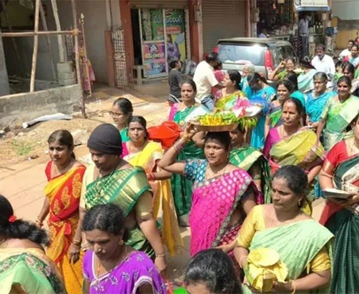 భీమడోలులో గ్రామదేవతలకు ఘనంగా సారె