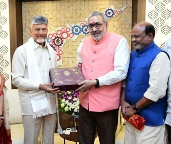 ఏపీ టెక్స్టైల్ రంగంపై సమీక్ష - Udayam Digital