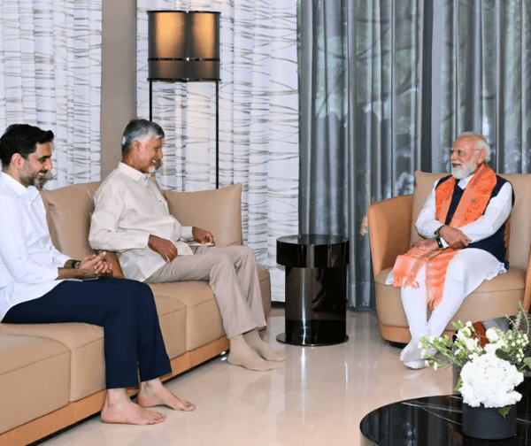 బాబు నివాసంలో మోదీ సందడి: భావోద్వేగానికి లోనైన సీఎం!