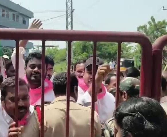 నాణ్యమైన విద్యుత్ కోసం బీఆర్ఎస్ ధర్నా - Udayam