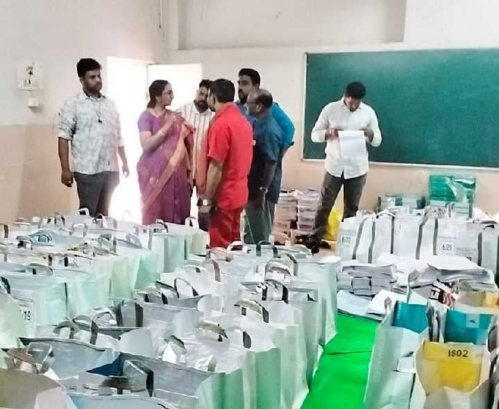 మధురవాడలో స్ట్రాంగ్ రూమ్ల పరిశీలన - Udayam
