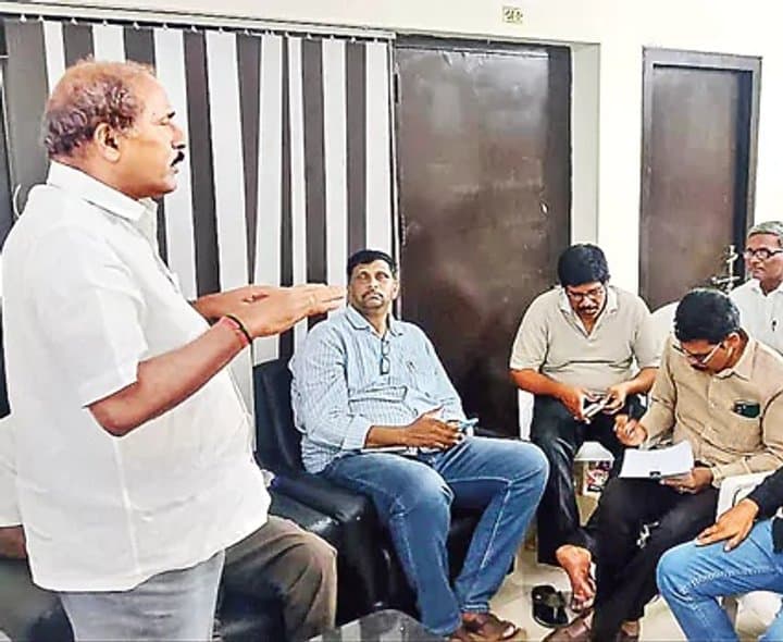 రామకృష్ణకు 23 సంఘాల మద్దతు - Udayam