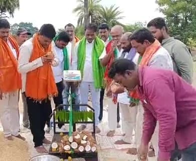 నమిలిగుండుపల్లిలో ధాన్యం కొనుగోలు కేంద్రం ప్రారంభం - Udayam