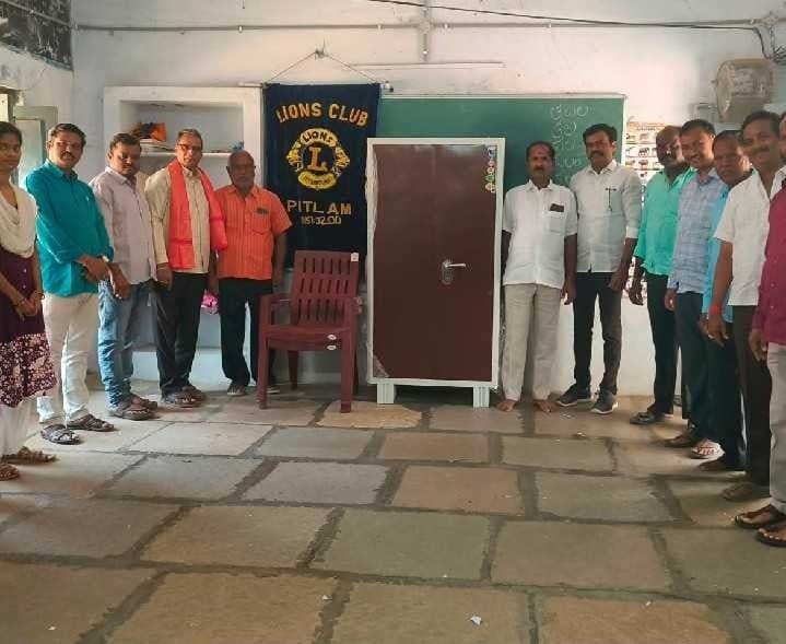 హస్నాపూర్ పాఠశాలకు ఫర్నిచర్ అందజేత - Udayam