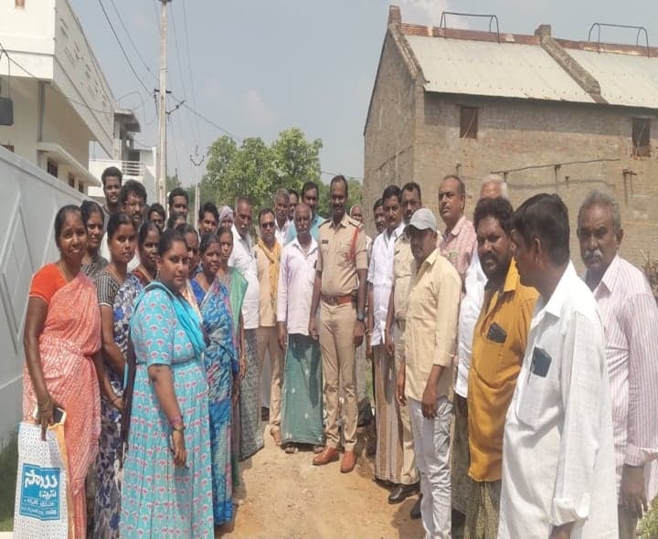 పొందూరులో సిమెంట్ రోడ్లకు శ్రీకారం - Udayam