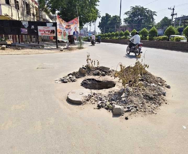 మెట్పల్లిలో మరమ్మతుల గుంతతో ఇబ్బందులు - Udayam