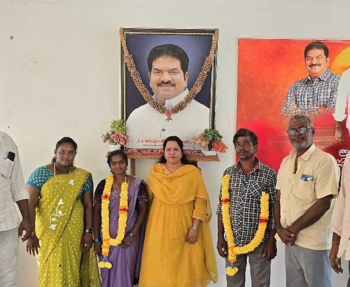 పాఠశాల అభివృద్ధికి సమష్టి కృషి - Udayam
