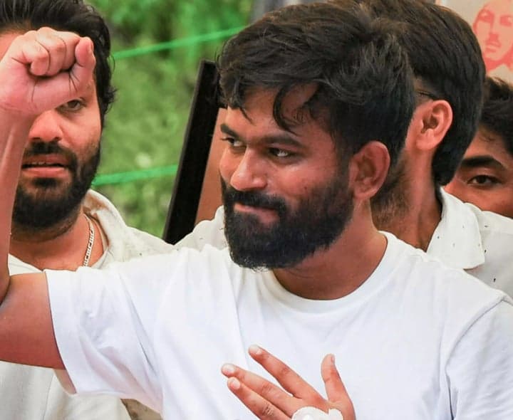 సీఈసీ జ్ఞానేశ్ కుమార్పై దీప్కే సెటైర్ - Udayam