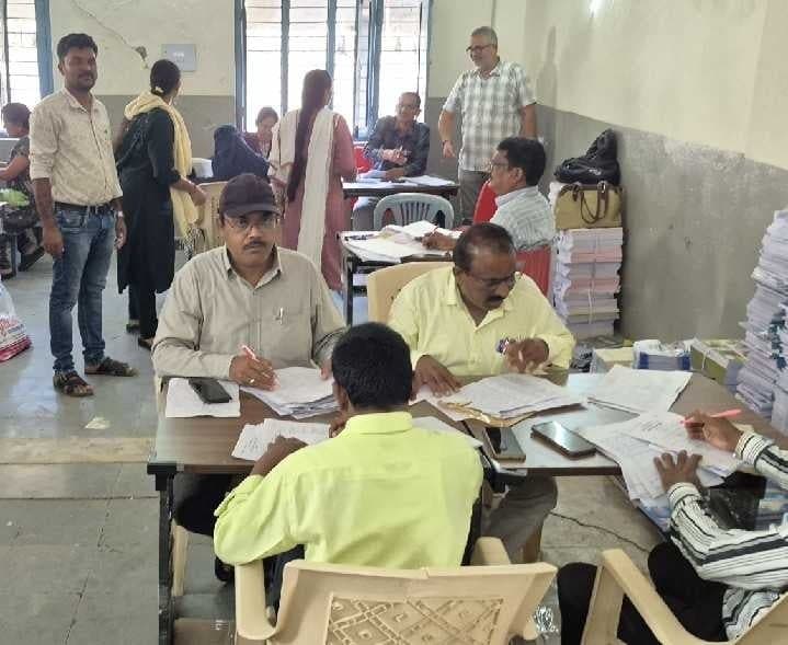 6, 9వ తరగతుల పేపర్ల మూల్యాంకనం - Udayam