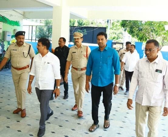 టీజీపీఎస్సీ పరీక్ష కేంద్రాన్ని తనిఖీ చేసిన కలెక్టర్ - Udayam