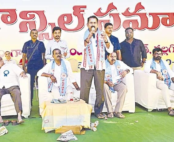 పీఆర్సీపై ఉద్యమ హెచ్చరిక - Udayam