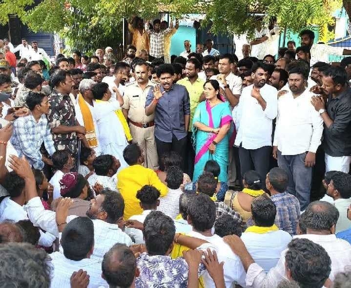 టీడీపీ నేతలపై లాఠీఛార్జి.. ఎస్పీకి ఫిర్యాదు - Udayam