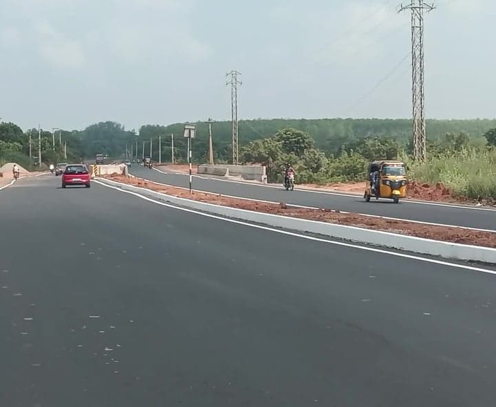 నూతన శోభతో మల్లంపల్లి కెనాల్ రోడ్డు - Udayam