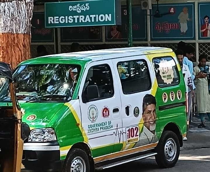 పార్వతీపురంలో నేతల ఫొటోలు తొలగించలేదు - Udayam