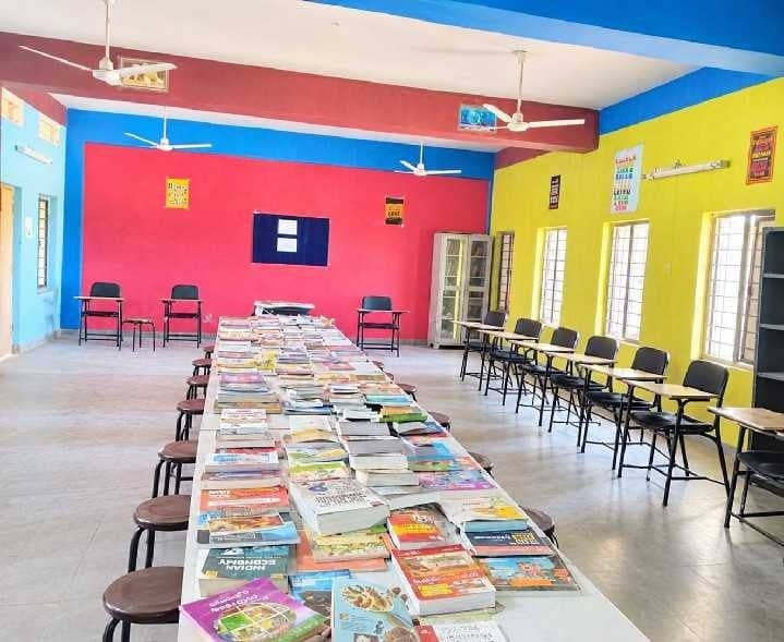 కలెక్టర్ సూచనలతో లైబ్రరీకి కొత్త రూపం - Udayam