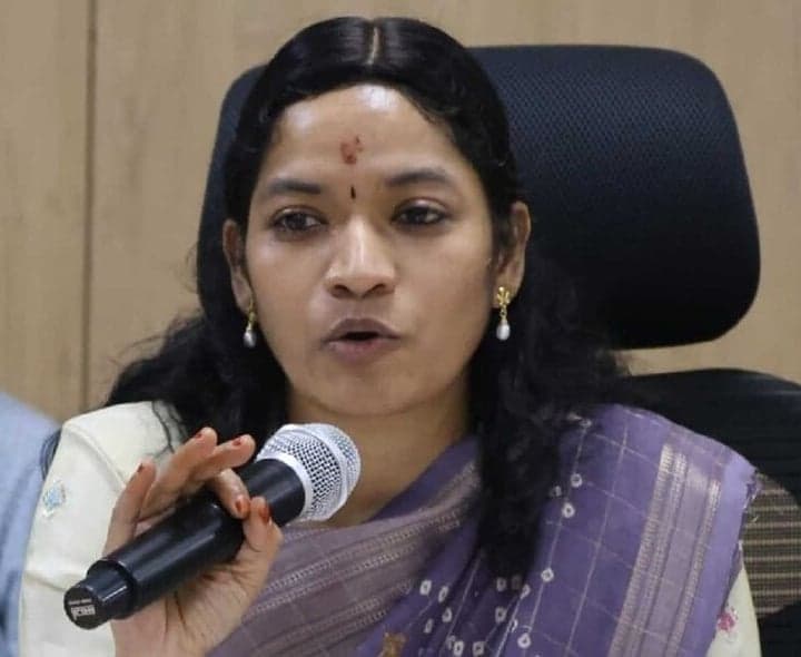 అల్లూరి జిల్లాలో అభివృద్ధి పనులు వేగవంతం చేయాలి - Udayam