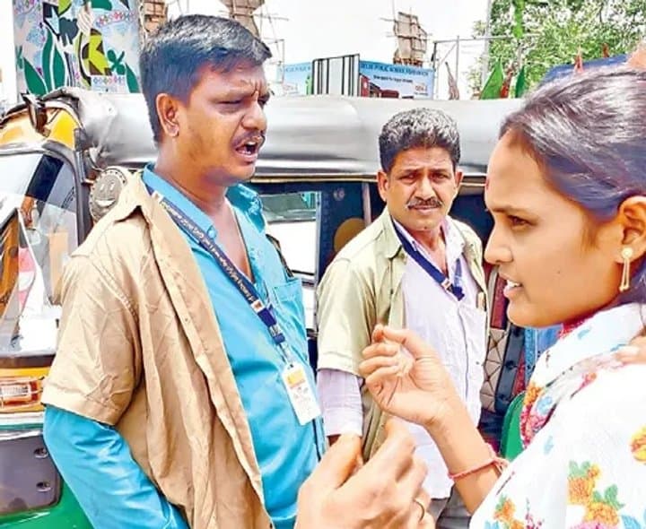 భక్తులను బాదేస్తున్న ఆటోడ్రైవర్లు - Udayam