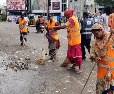 మానుకోటలో జఠిలంగా పారిశుద్ధ్య సమస్య - Udayam