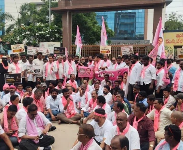 ఖమ్మం కార్పొరేషన్ ఎదుట బీఆర్ఎస్ నిరసన - Udayam Digital